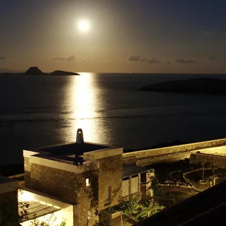 Folegandros Seafront Villa *