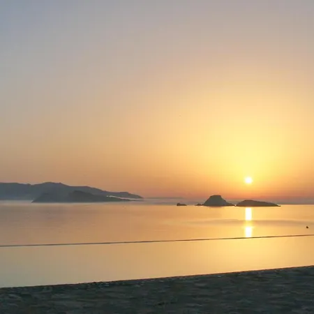 Folegandros Seafront Villa *