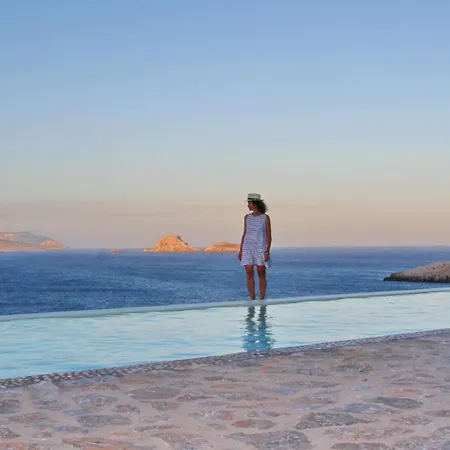 Folegandros Seafront Villa *