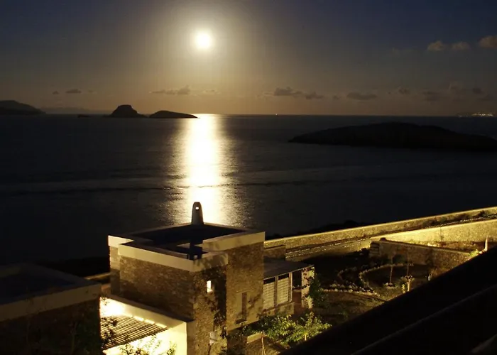 Folegandros Seafront Villa *