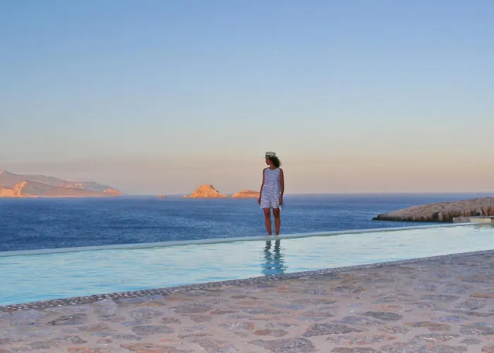 Folegandros Seafront Villa *